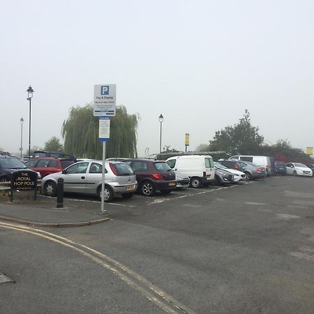 The Royal Hop Pole Wetherspoon ทุกส์แบร์รี ภายนอก รูปภาพ