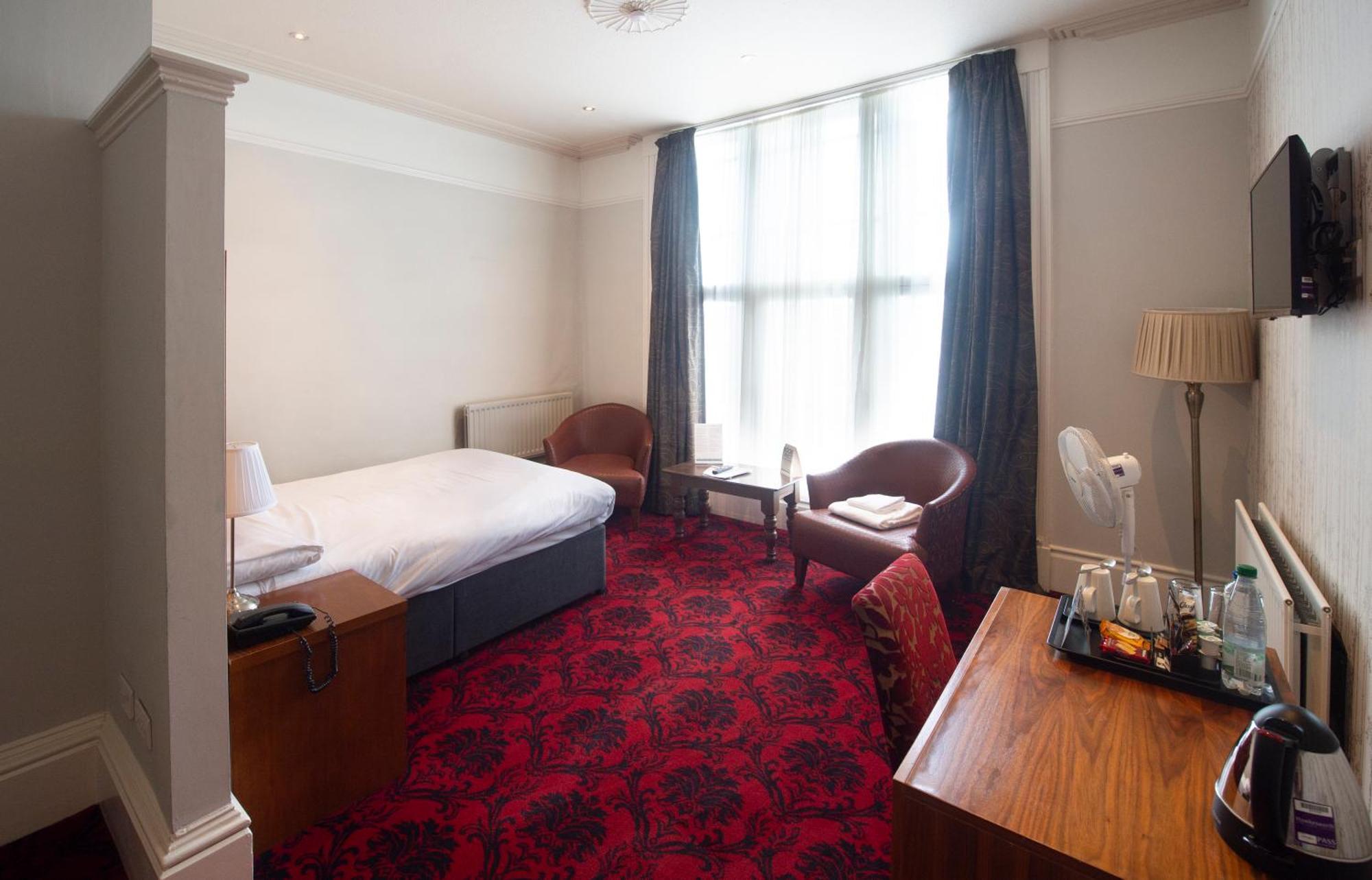 The Royal Hop Pole Wetherspoon ทุกส์แบร์รี ภายนอก รูปภาพ
