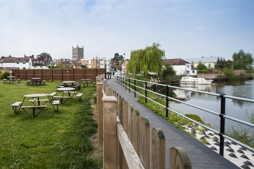 The Royal Hop Pole Wetherspoon ทุกส์แบร์รี ภายนอก รูปภาพ