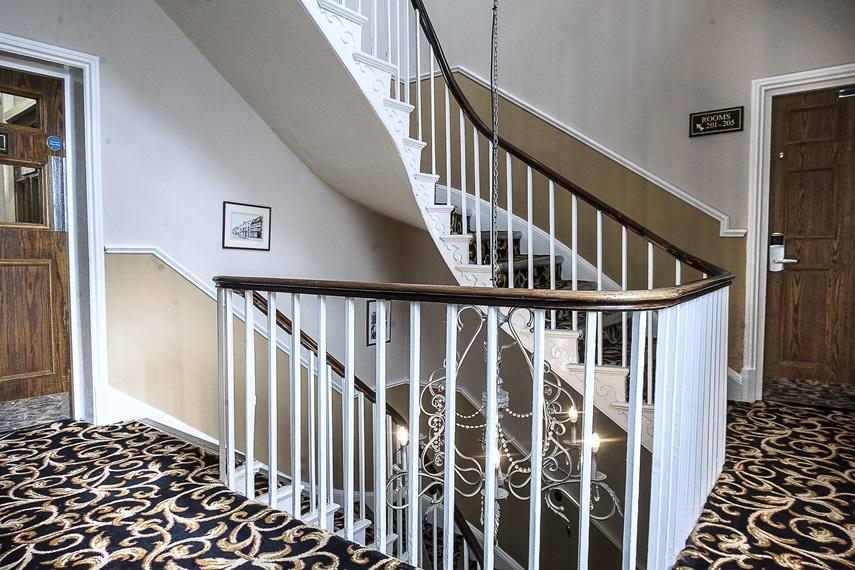 The Royal Hop Pole Wetherspoon ทุกส์แบร์รี ภายนอก รูปภาพ